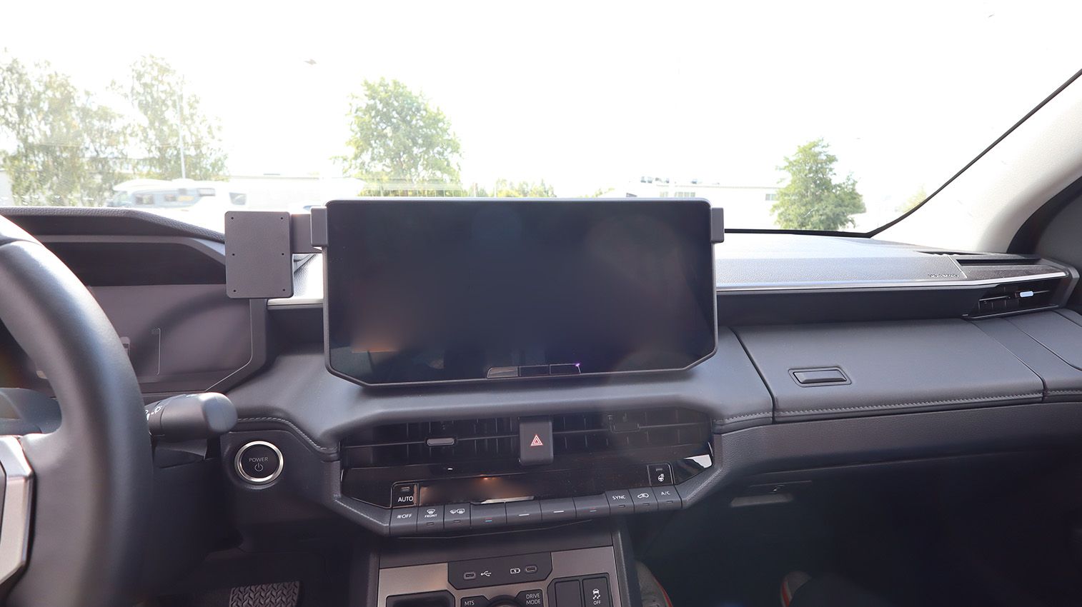 Proclip Toyota HiLux 27- Center screen mount